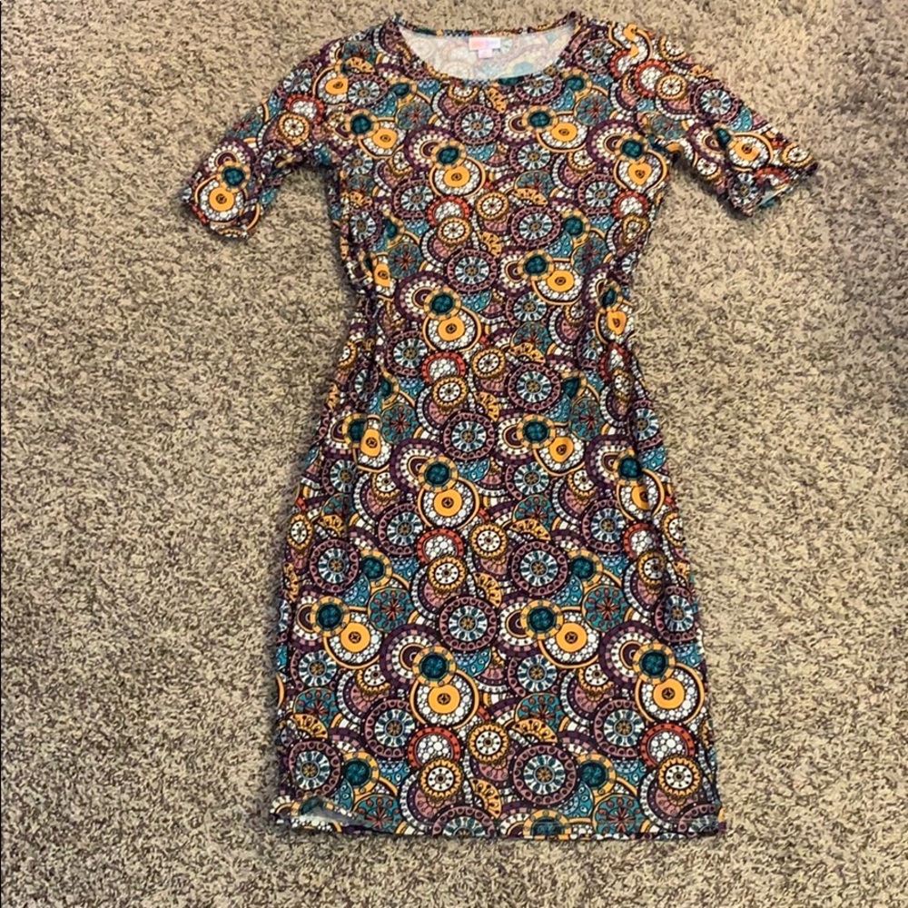 LULAROE Dress Size (M) Great Pront and bodycon FIT